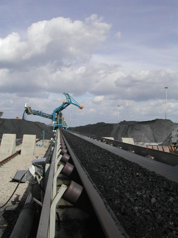 Rubber conveyor belts suitable for mining handling